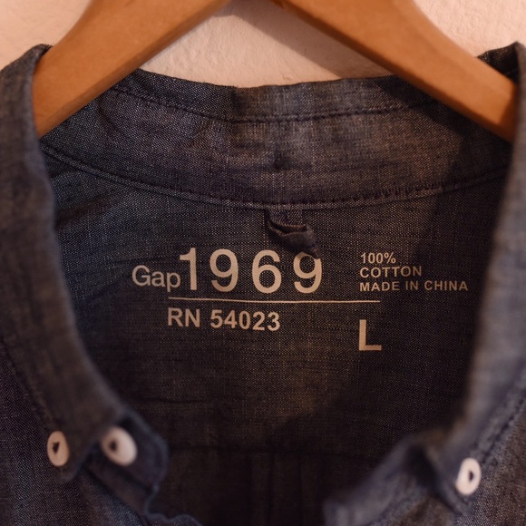 Gap Denim Shirt for Men - Picture 2 of 8